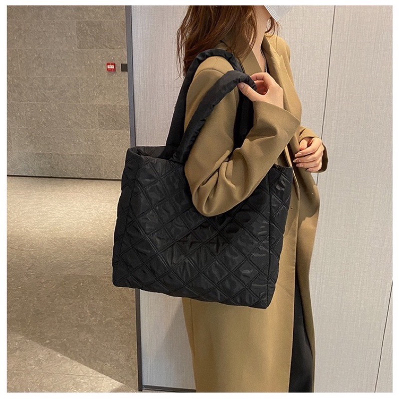 Túi tote phao trần trám siêu xinh đựng vừa laptop bag.thuhien | BigBuy360 - bigbuy360.vn