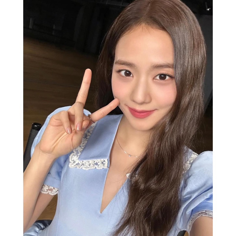 Đầm xanh tay bồng viền ren giống Jisoo Blackpink