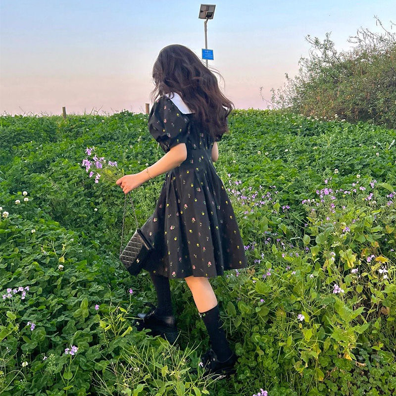 Váy đen hoa nhí tay bồng