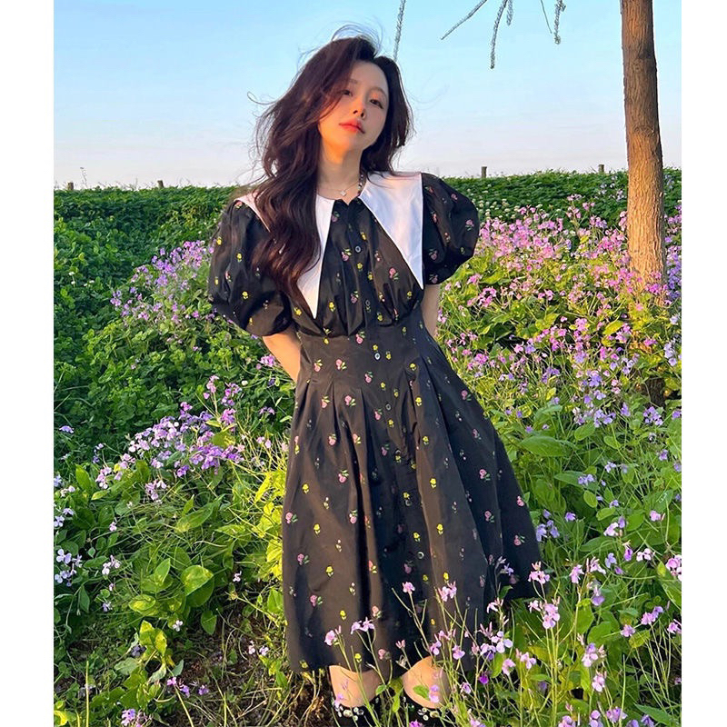 Váy đen hoa nhí tay bồng