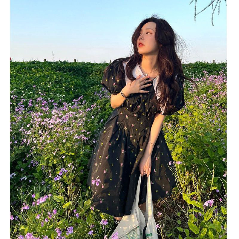 Váy đen hoa nhí tay bồng