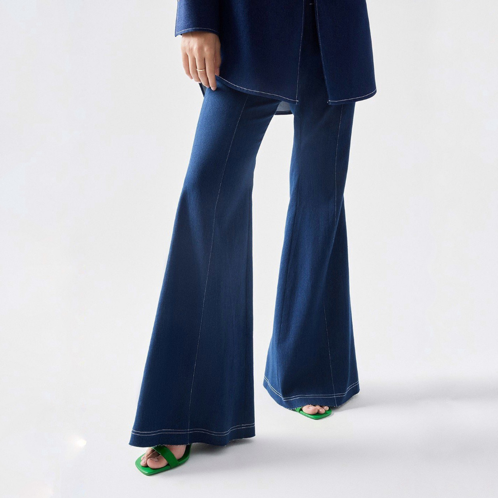 REINA - Áo Cassidy Denim Shirt - Reina High-rise Flared Pants