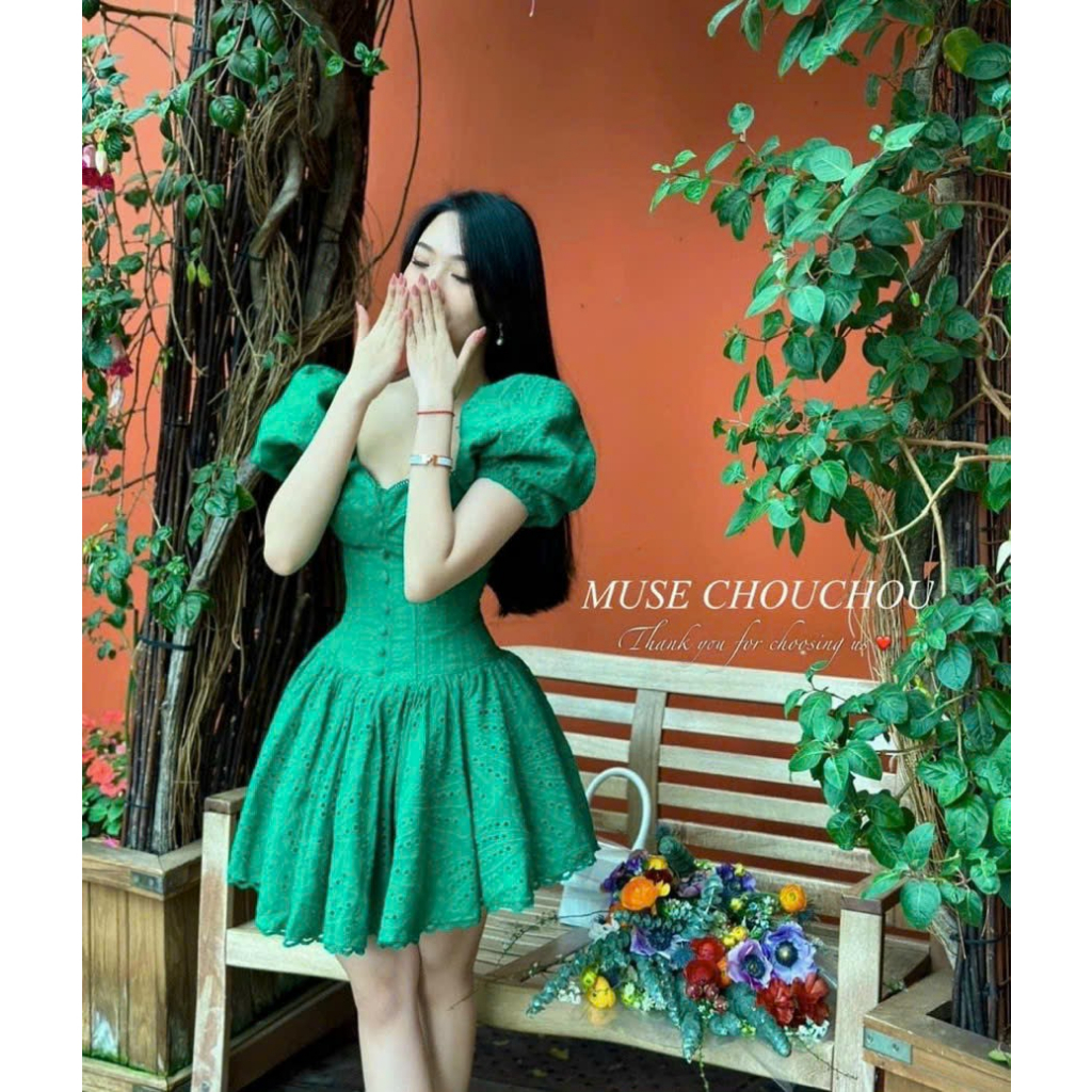 Đầm xòe nút bọc tay phồng chất xô thêu