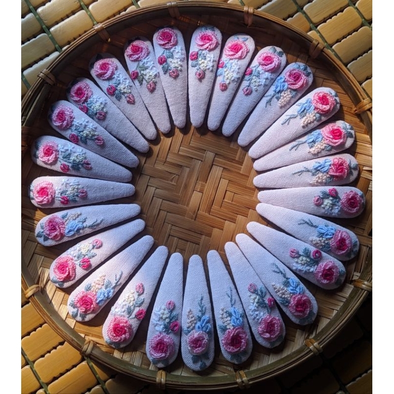 Kẹp tóc thêu hoa hồng handmade