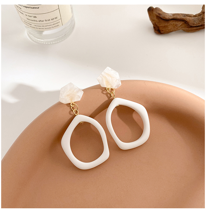 Bông tai Acrylic phong cách retro HongKong màu trắng sữa, khuyên sỏ bạc Italy chính hãng cao cấp