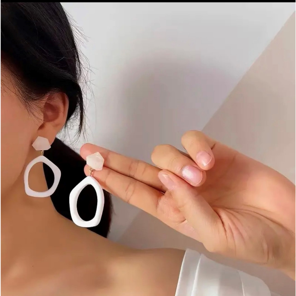 Bông tai Acrylic phong cách retro HongKong màu trắng sữa, khuyên sỏ bạc Italy chính hãng cao cấp