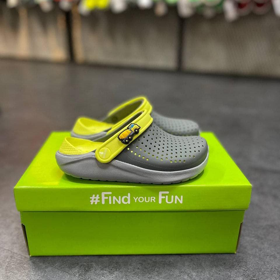 Dép sục nhựa bít đầu liter dành cho bé màu navy blu êm, mềm, k hôi chân, bám sàn tặng 10 stic