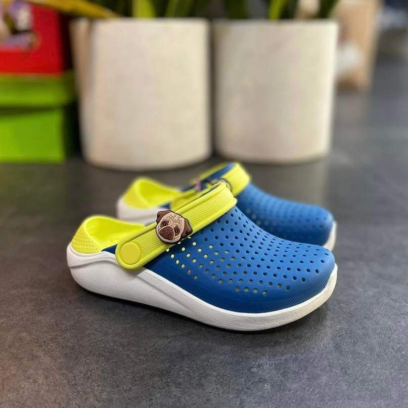 Dép sục nhựa bít đầu liter dành cho bé màu ghi vàng êm, mềm, k hôi chân, bám sàn tặng 10 stic