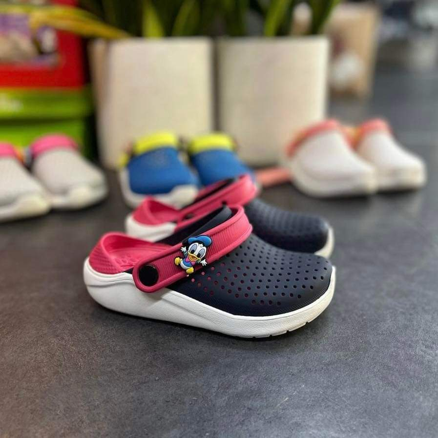 Dép sục nhựa bít đầu liter dành cho bé màu ghi vàng êm, mềm, k hôi chân, bám sàn tặng 10 stic