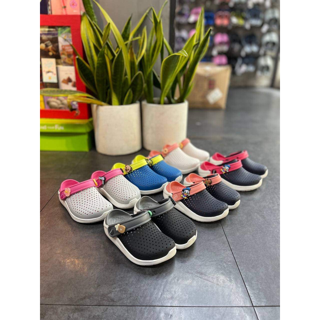 Dép sục nhựa bít đầu liter dành cho bé màu ghi vàng êm, mềm, k hôi chân, bám sàn tặng 10 stic