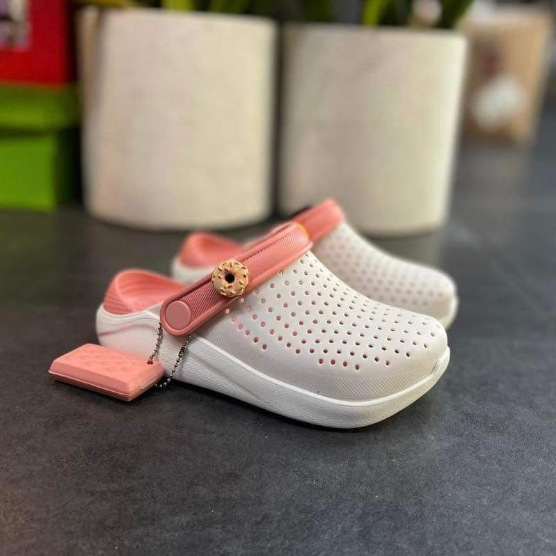 Dép sục nhựa bít đầu liter dành cho bé màu ghi vàng êm, mềm, k hôi chân, bám sàn tặng 10 stic