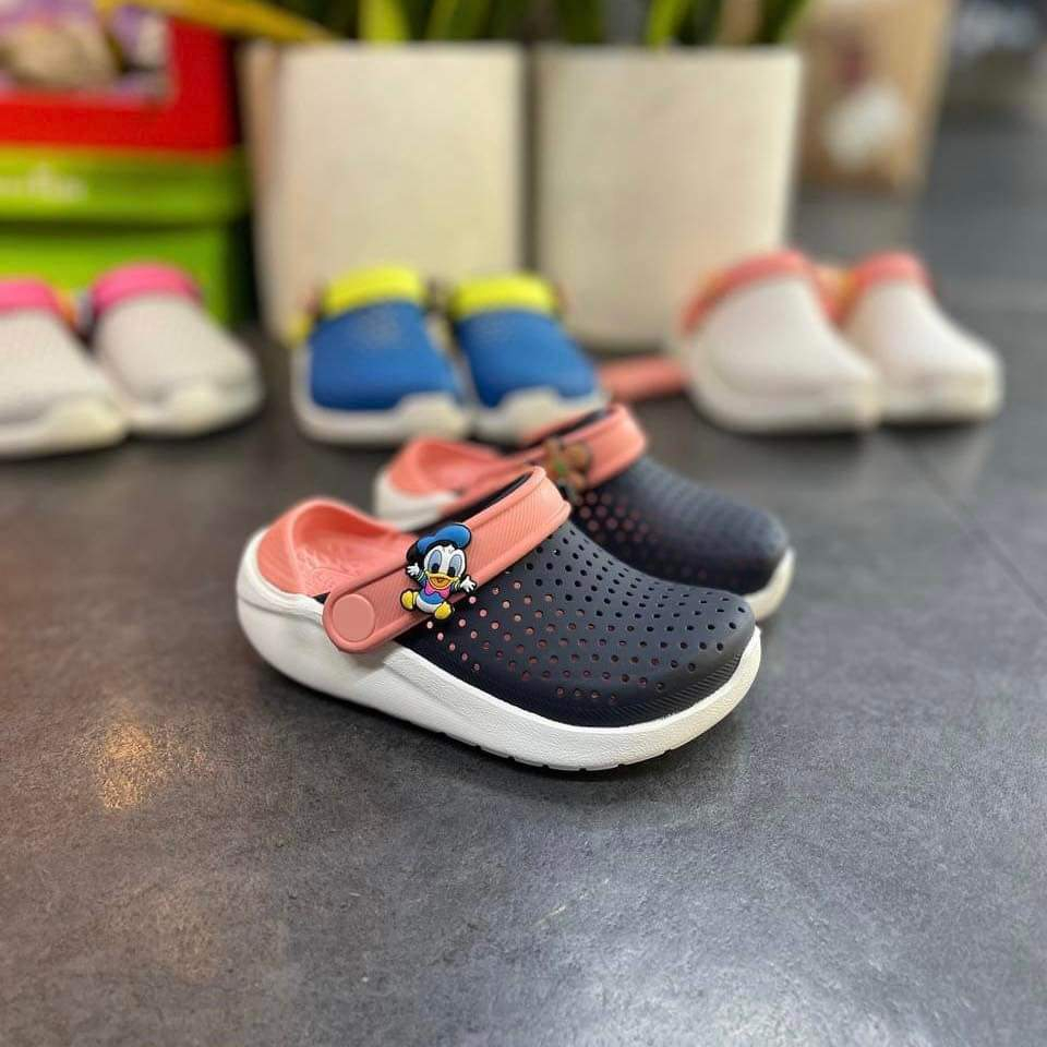 Dép sục nhựa bít đầu liter dành cho bé màu ghi vàng êm, mềm, k hôi chân, bám sàn tặng 10 stic