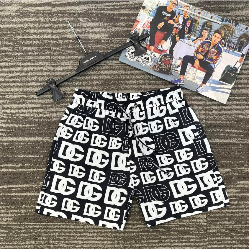 Quần short, ngố, đùi, cộc gió Dolce Gabbana họa tiết logo DG trắng đen đè LA 1-1 on web