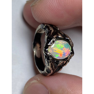 Nhẫn bạc đá Opal thiên nhiên.