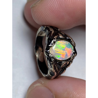 Nhẫn bạc đá Opal thiên nhiên.