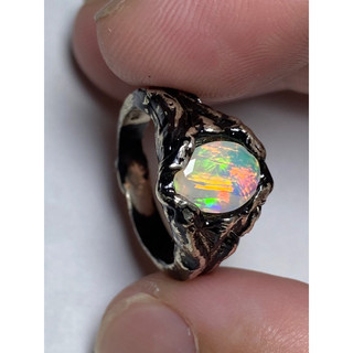 Nhẫn bạc đá Opal thiên nhiên.