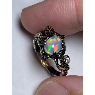 Nhẫn bạc đá Opal thiên nhiên.
