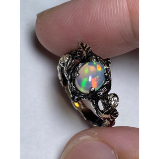 Nhẫn bạc đá Opal thiên nhiên.