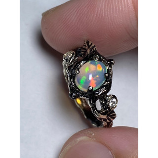 Nhẫn bạc đá Opal thiên nhiên.