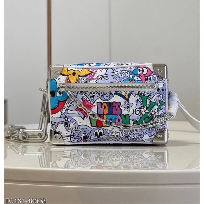 Túi chéo hộp bắt mắt với hoạ tiết hình và qoai xích sắt kiểu mới của năm