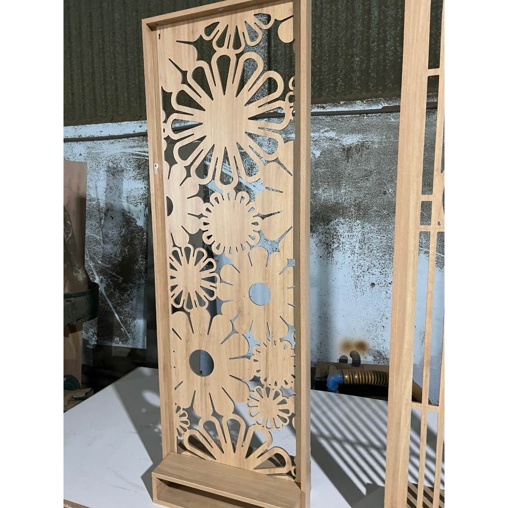 Vách ngăn bình phong trang trang trí hoa văn hoa mai cnc đẹp giá tốt nhất thị trường KMF22.9