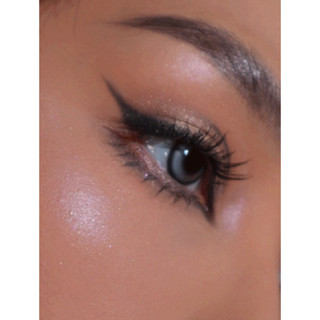 Phấn nhũ bắt sáng SHEGLAM Moonside Highlighter.