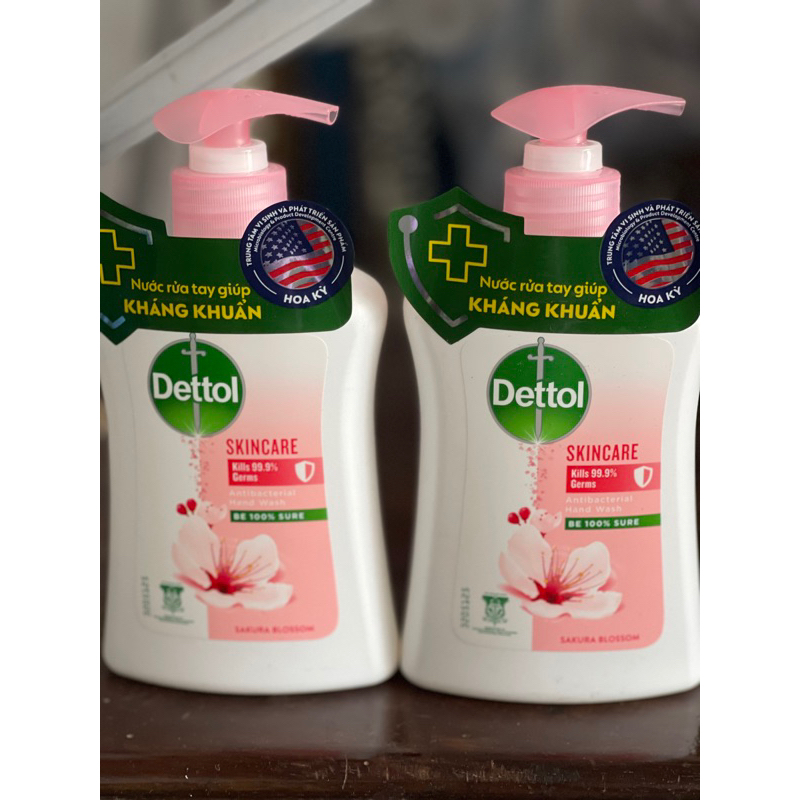 Nước rửa tay Detoll chăm sóc da chai 250g