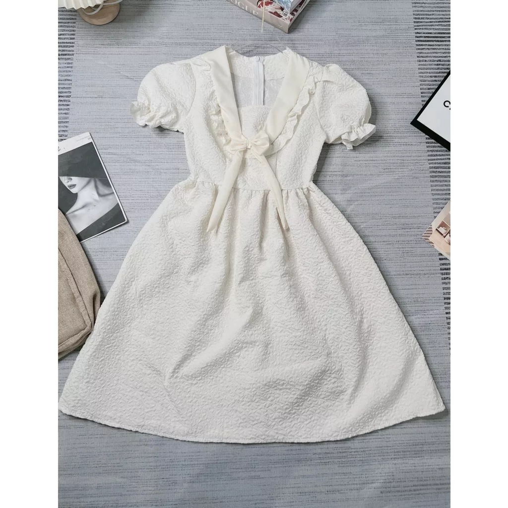 Đầm Nữ Cổ Sen Buộc Nơ Vải Gấm Cộc Tay Viền Bèo Dáng Xòe | BigBuy360 - bigbuy360.vn