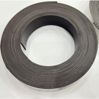 Nam châm dẻo có keo cuộn rộng 3cm tiện ích