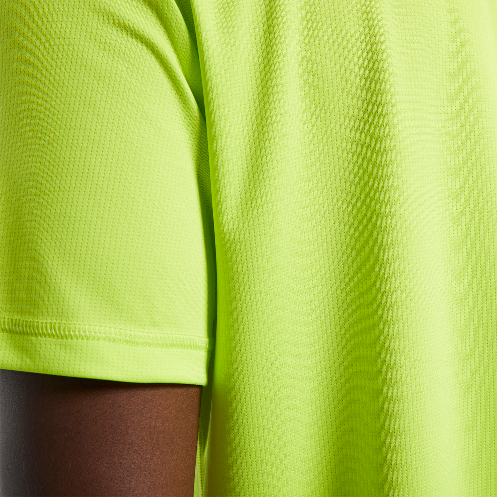 Reebok RUNNING Áo thun Chạy bộ Nam Essentials Ss Graphic Tee Màu vàng GR9244