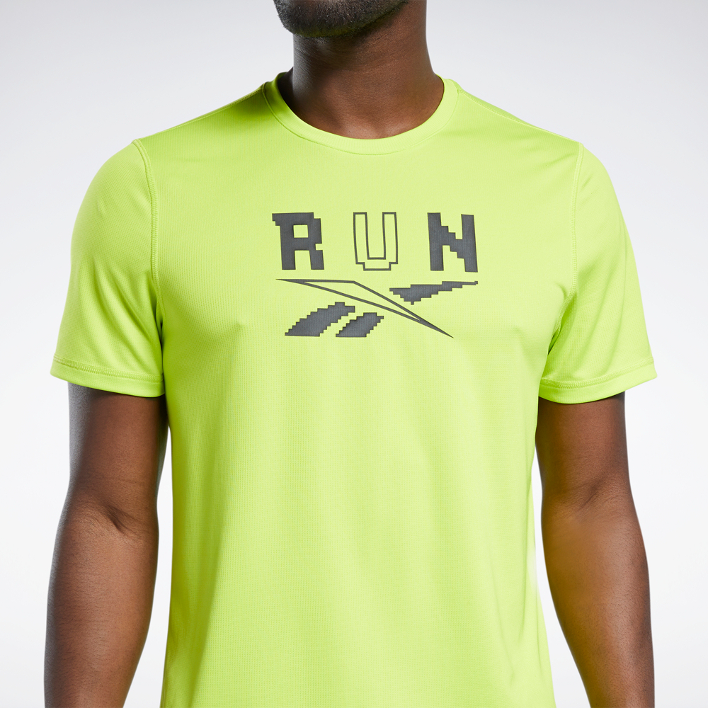 Reebok RUNNING Áo thun Chạy bộ Nam Essentials Ss Graphic Tee Màu vàng GR9244