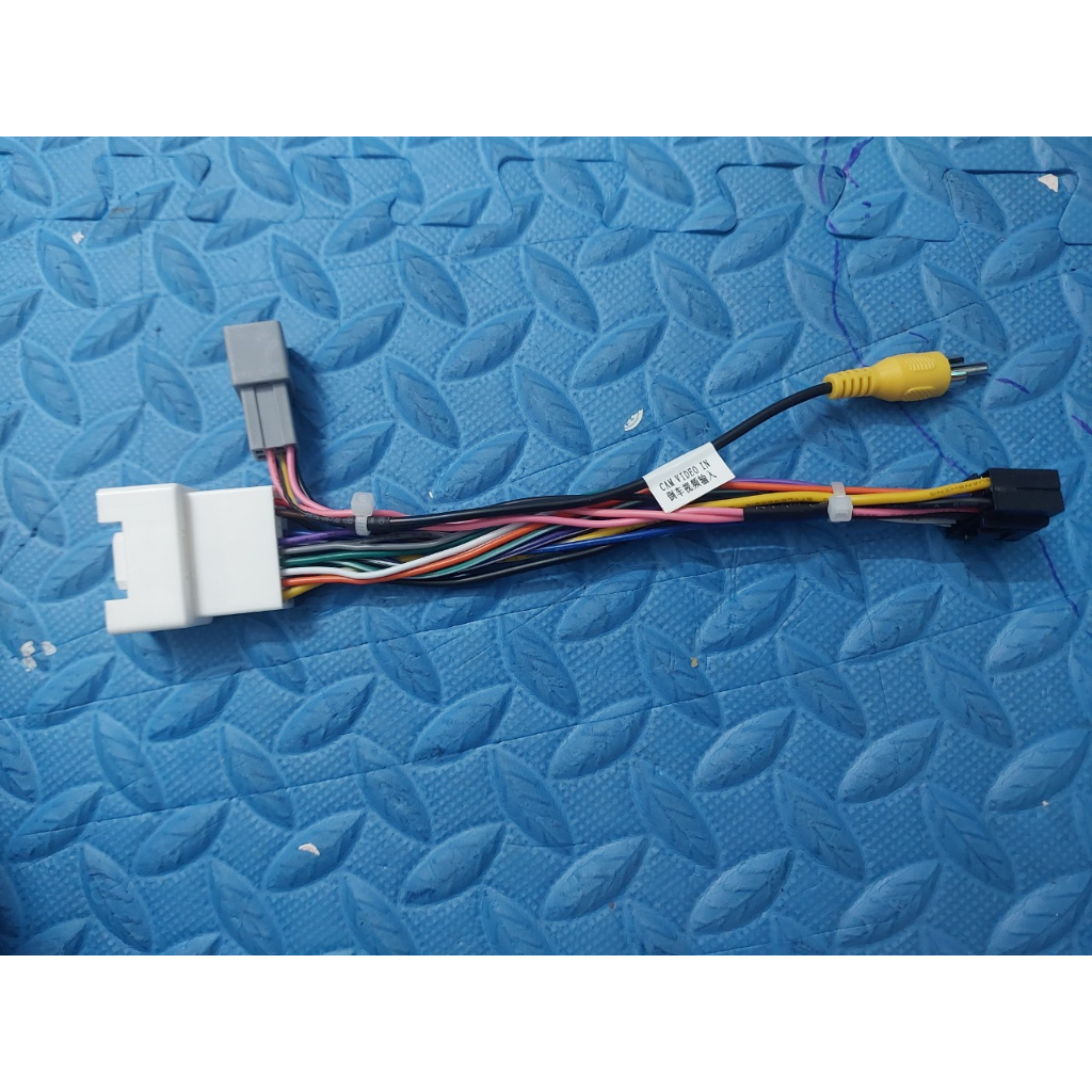 Mặt dưỡng Outlander 2020 - 2022  kèm jack nguồn zin