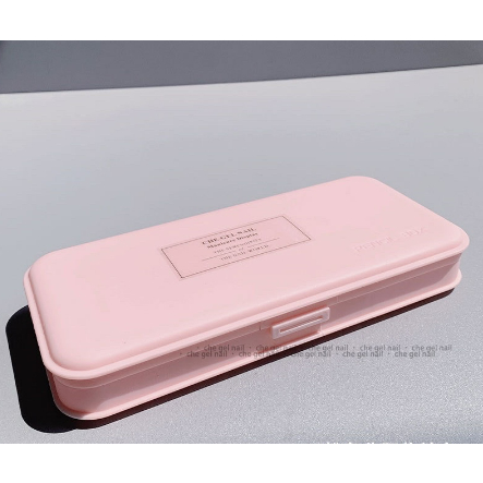 Hộp nhựa đựng dụng cụ làm móng tay nail màu ngẫu nhiên ạ, khách nếu có nhu cầu lấy màu nào thi nt cho bên em nhé