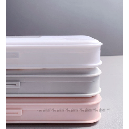 Hộp nhựa đựng dụng cụ làm móng tay nail màu ngẫu nhiên ạ, khách nếu có nhu cầu lấy màu nào thi nt cho bên em nhé