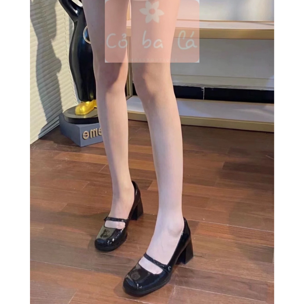 GIÀY CAO GÓT COBALA SHOES - SỤC NỮ BÍT MŨI TRON - BÚP BÊ PHONG CÁCH THỜI TRANG QUAI DÁN GẮN CÚC HIỆN ĐẠI B23040100