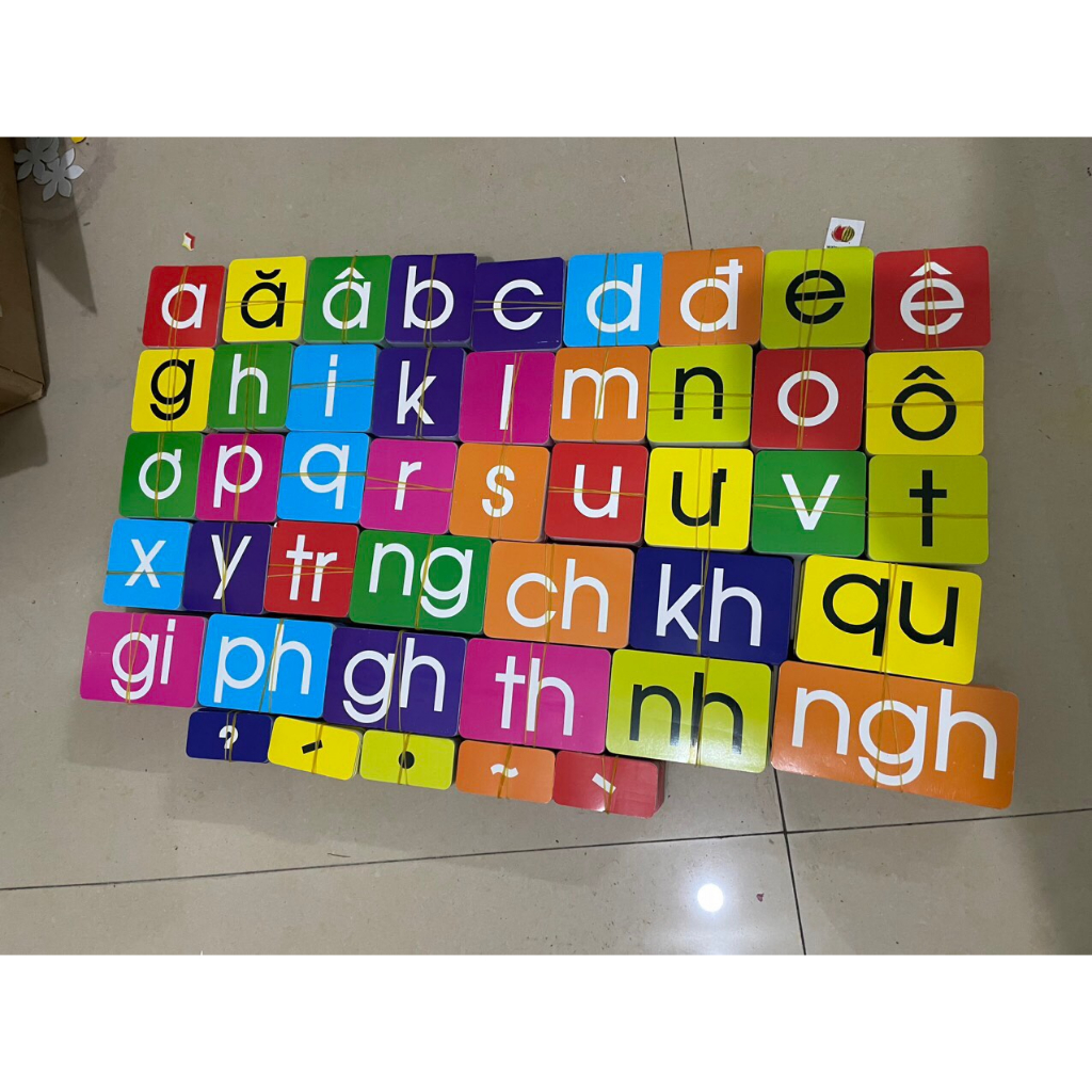 Bộ chữ Tiếng Việt rời. Bao gồm chữ cái, chữ ghép, dấu, ép plastic bền đẹp, Sẵn nam châm dính bảng từ.