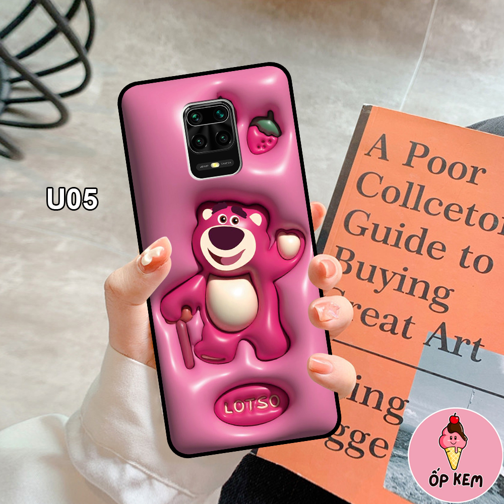Ốp Xiaomi Redmi Note 9 - Redmi Note 9S - Redmi Note 9 Pro In Hình Gấu Dâu Lotso Cực Trend
