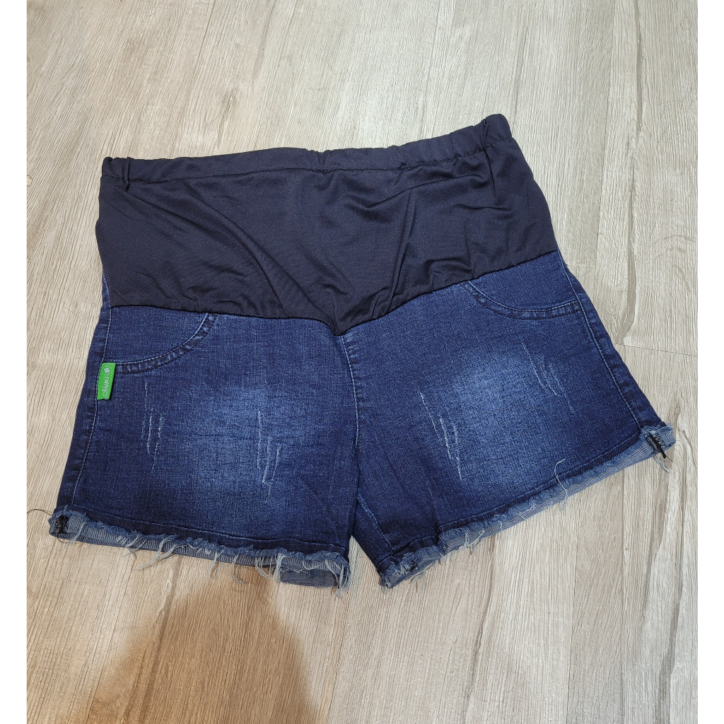 Quần sooc bò bầu Mum's Shop QSB03 chất bò mềm mại, thoải mái, có đỡ bụng và chun chỉnh, mix với áo sơ mi, áo phông đều x