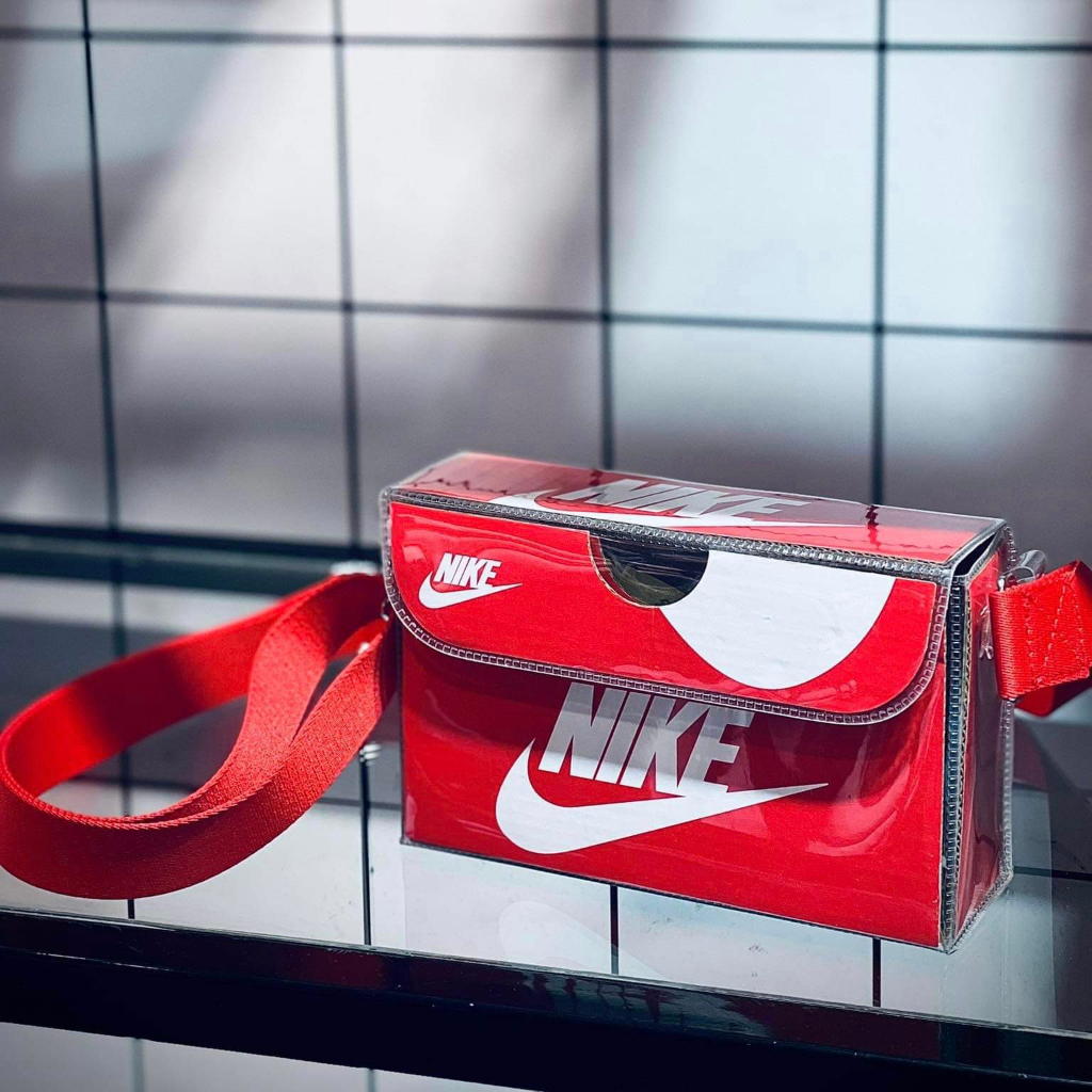 #tuicustom Túi Custom từ hộp giày NIKE chính hãng, dòng túi custom duy nhất trên thị trường có túi con bên trong.