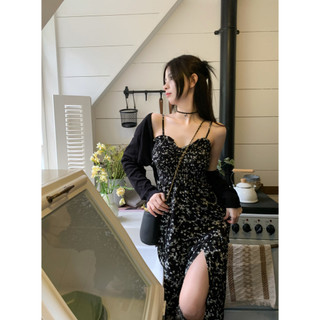 Váy avocado set đen hoa nhí: váy 2 dây hoa dài
