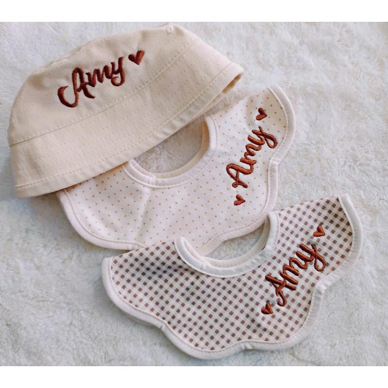 Yếm bé trai bé gái thêu tên theo yêu cầu, inbox chọn icon hình hoặc theo hình của khách.