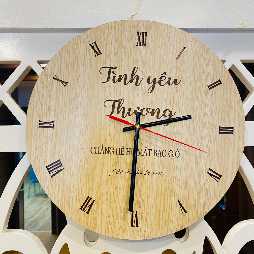 Đồng hồ câu gốc cơ đốc tin lành treo tường gỗ 30Cm (I Cô-Rinh-Tô 13:8 Tình yêu thương...)