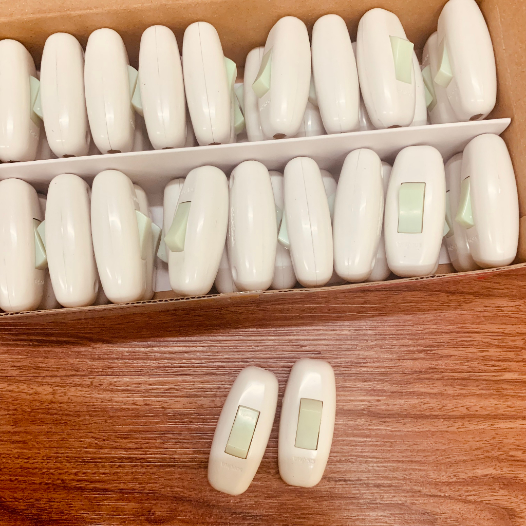 Công tắc treo quả nhót dạ quang SOPOKA cao cấp chính hãng, 5A-250V.