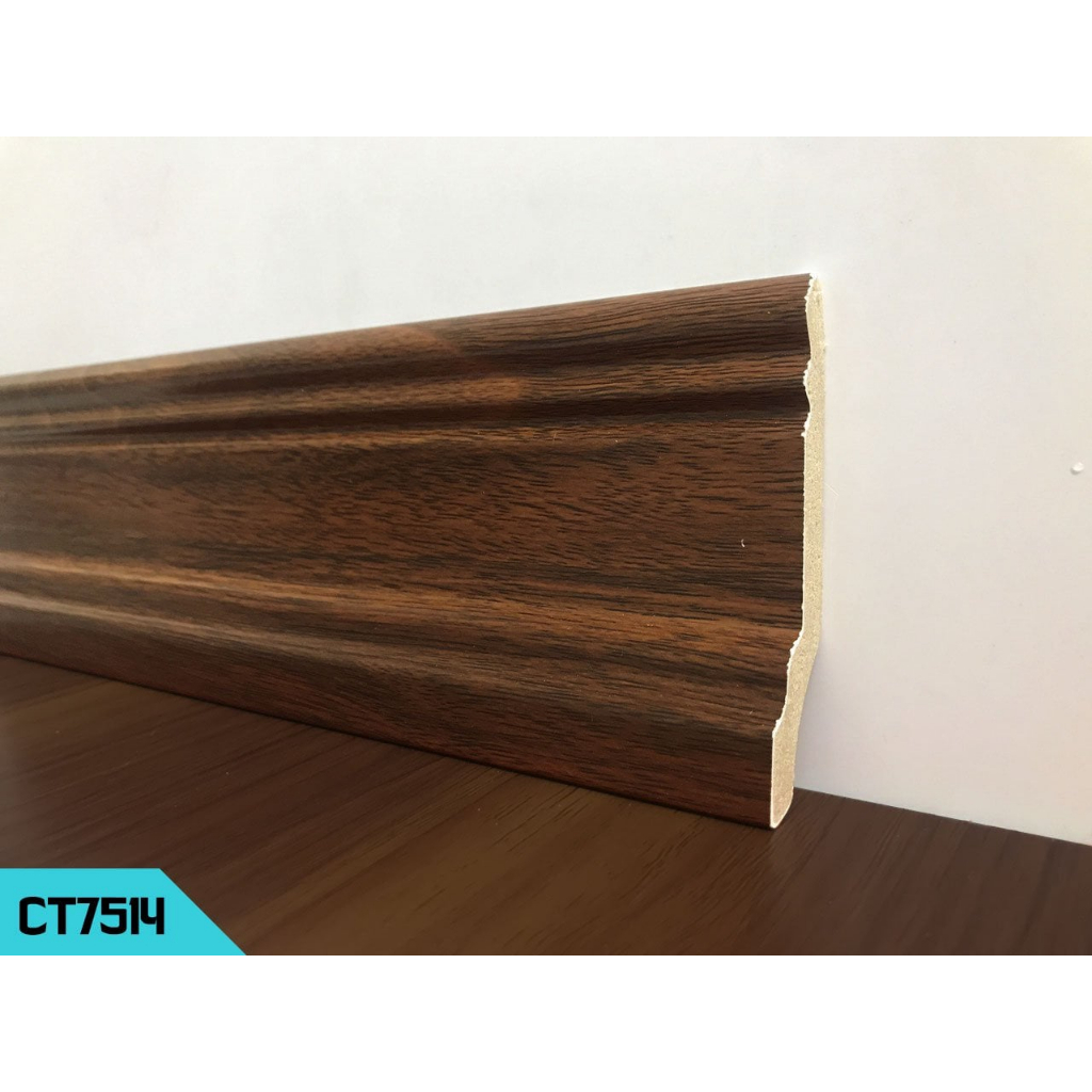 Phào chân tường cao 8cm chiều dài 2,44m, vận chuyển cắt làm đôi