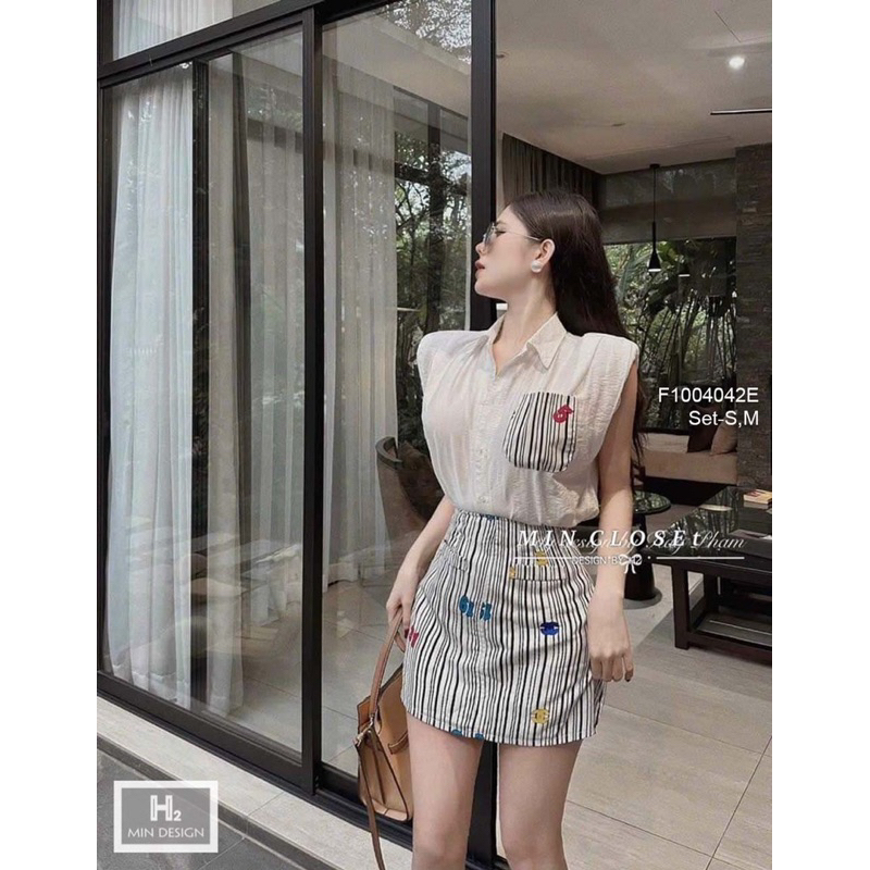 Set bộ áo sơ mi trắng sát nách phối chân váy ngắn họa tiết sang trọng VIENS STORE