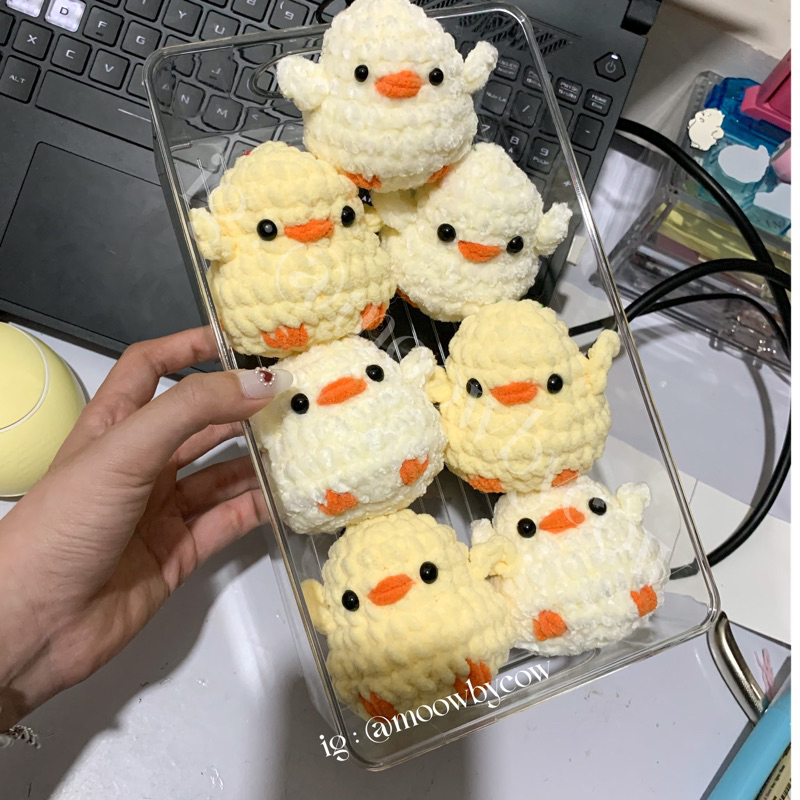 Móc Khoá Gà Con Bằng Len Nhung