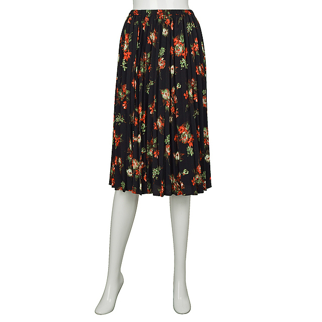 Chân váy hoa xinh xắn Gu - Uniqlo