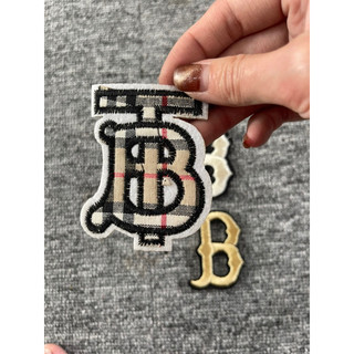 sticker thêu là ủi chũ b