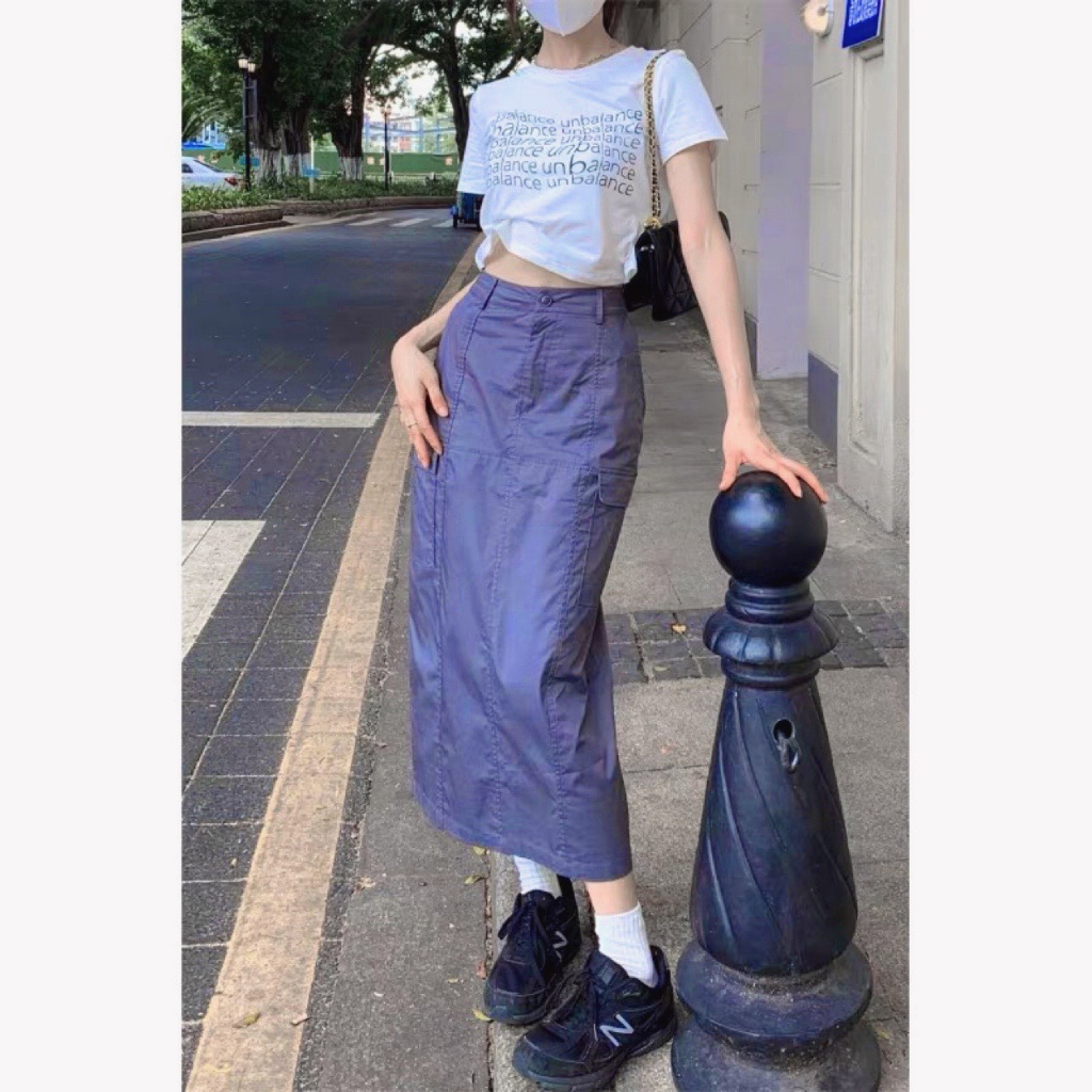 Set áo thun + cv . Có 1. màu. KÈm hình chụp thật 100%. Size dưới 55kg vừa . Đơn giản mà đẹp. MUa nhanh kẻo hết
