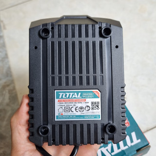 Đế Sạc Pin 20V TOTAL TFCLI2001 - Sạc Nhanh 2.0Ah Trong 1 Giờ, Chip Thông Minh Bảo Vệ Tuổi Thọ Pin
